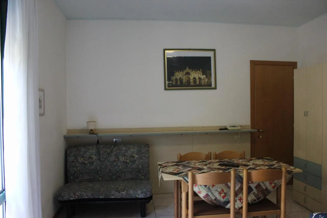 Hotel Residence Beverly Lido di Jesolo 0*,  Italien